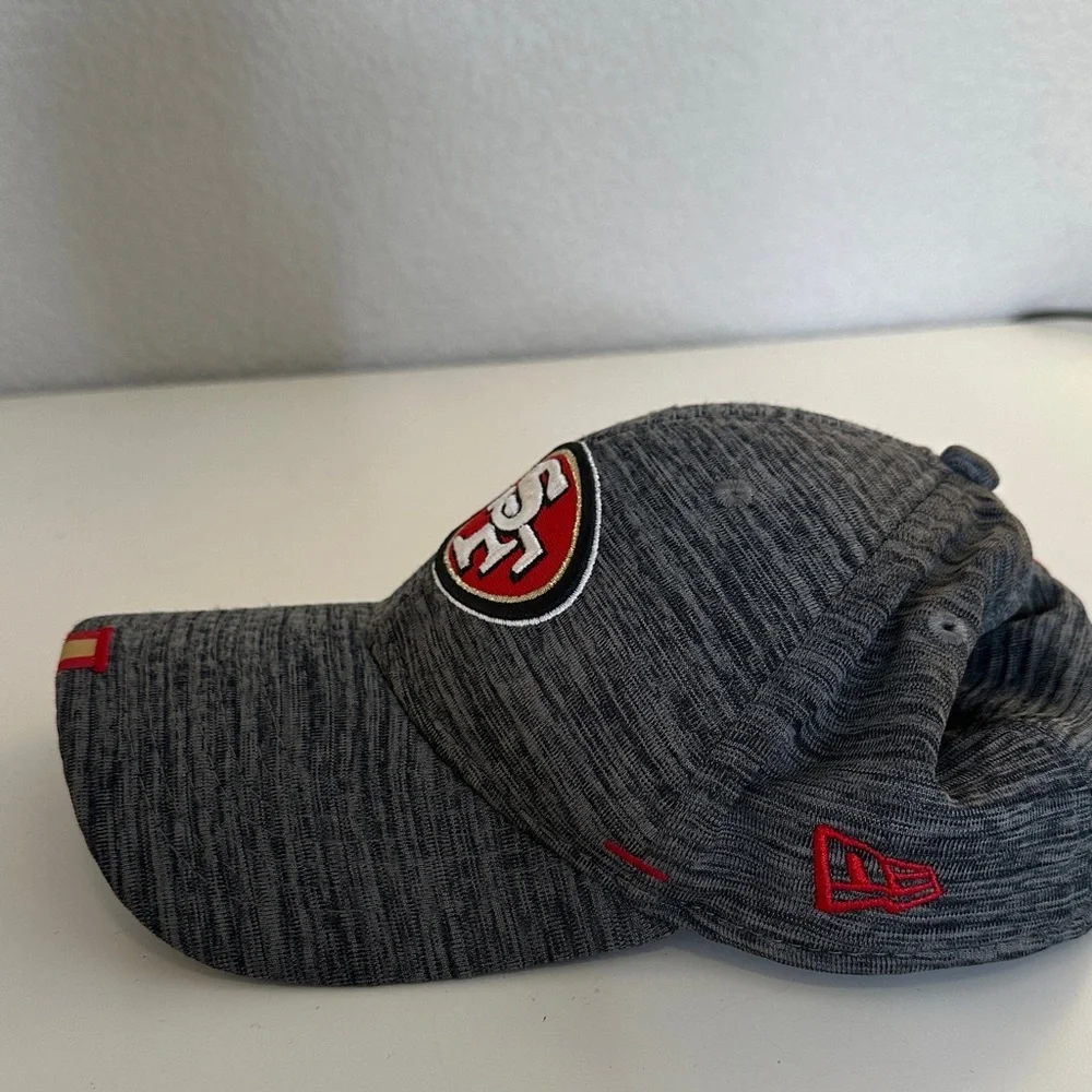 New Era NFL San Francisco 49ers Gray Red‎ Logo Cap Size Medium/Large
